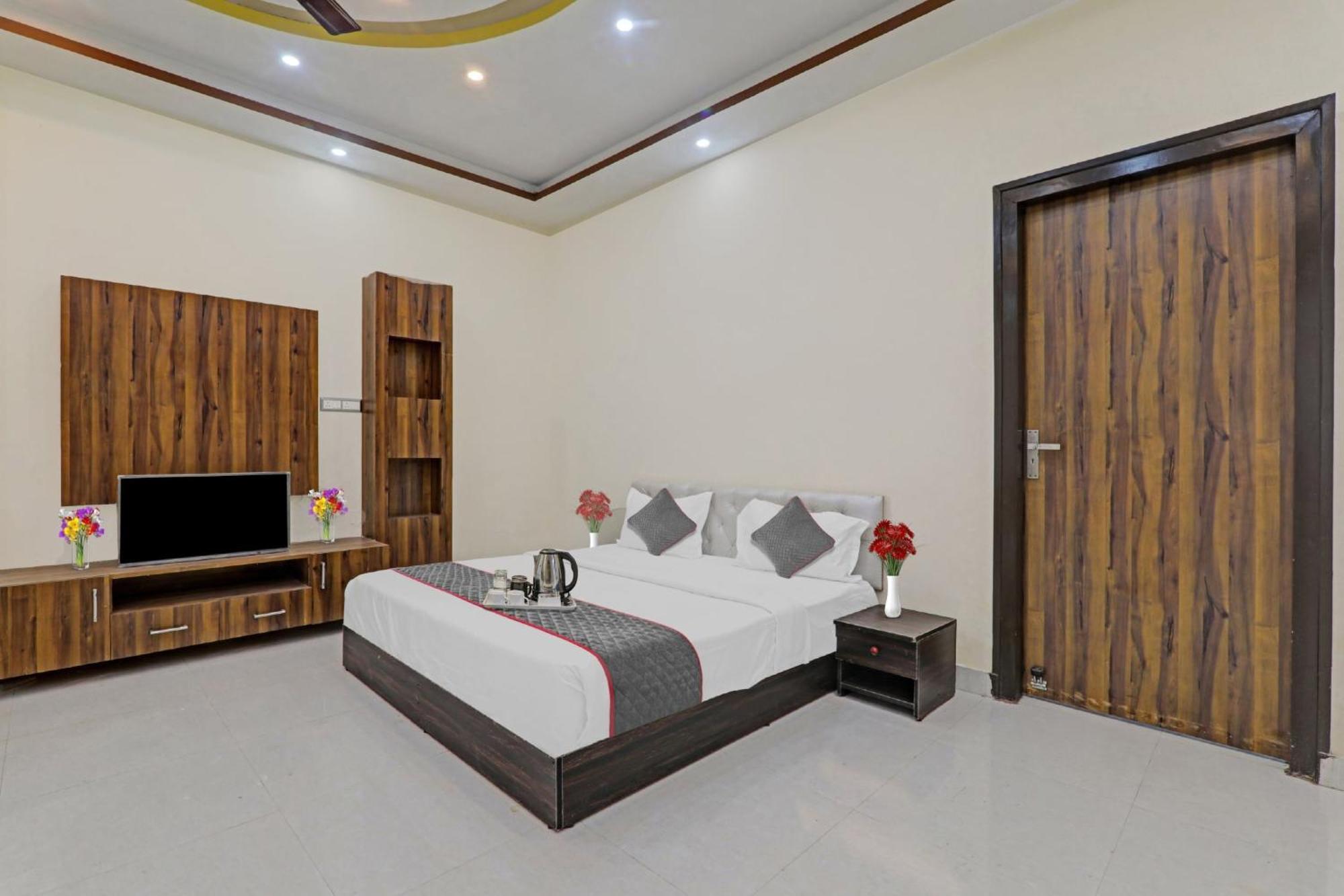 Townhouse Relax Inn Chinhat Εξωτερικό φωτογραφία
