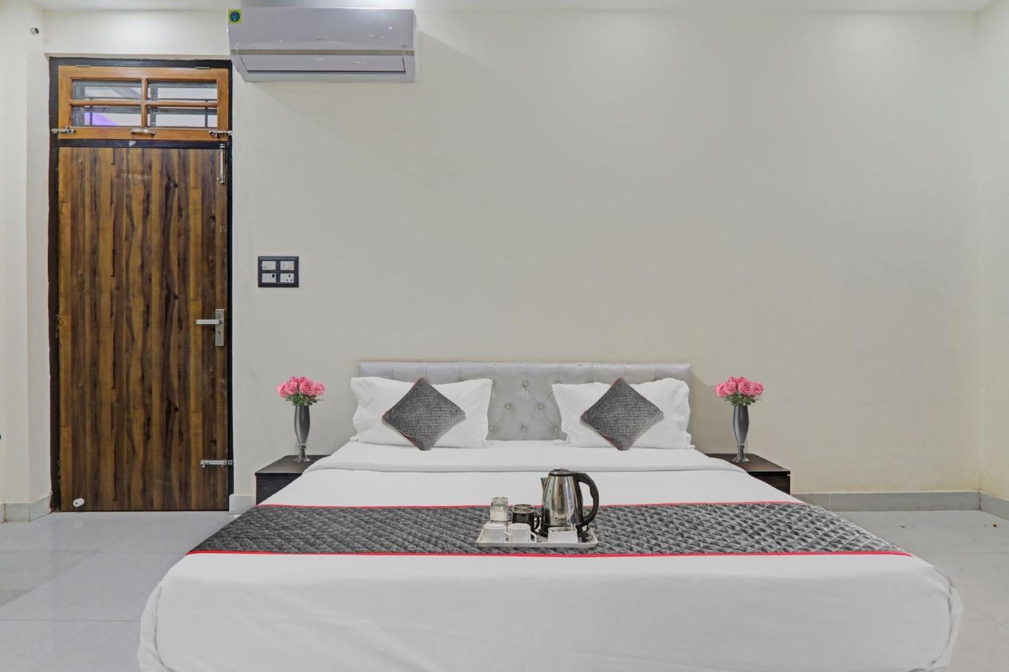 Townhouse Relax Inn Chinhat Εξωτερικό φωτογραφία