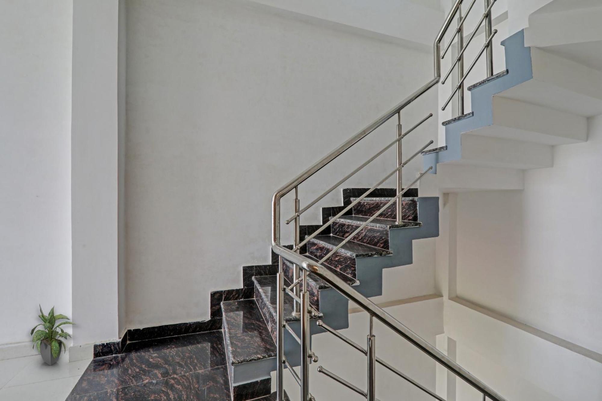 Townhouse Relax Inn Chinhat Εξωτερικό φωτογραφία