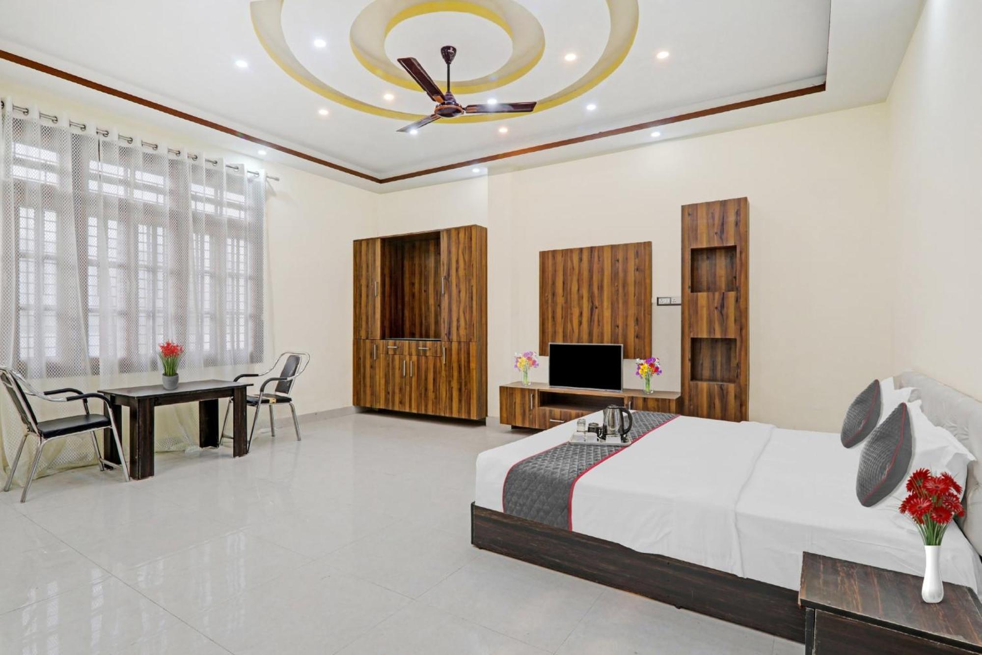Townhouse Relax Inn Chinhat Εξωτερικό φωτογραφία