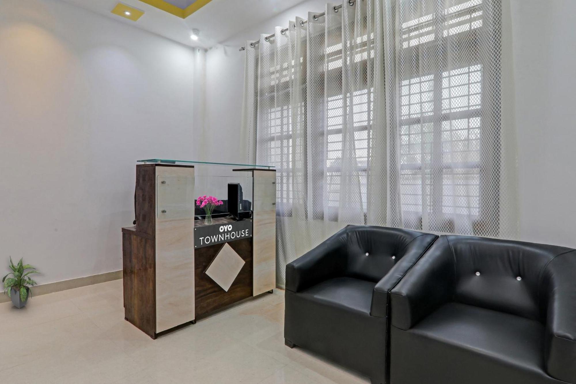Townhouse Relax Inn Chinhat Εξωτερικό φωτογραφία
