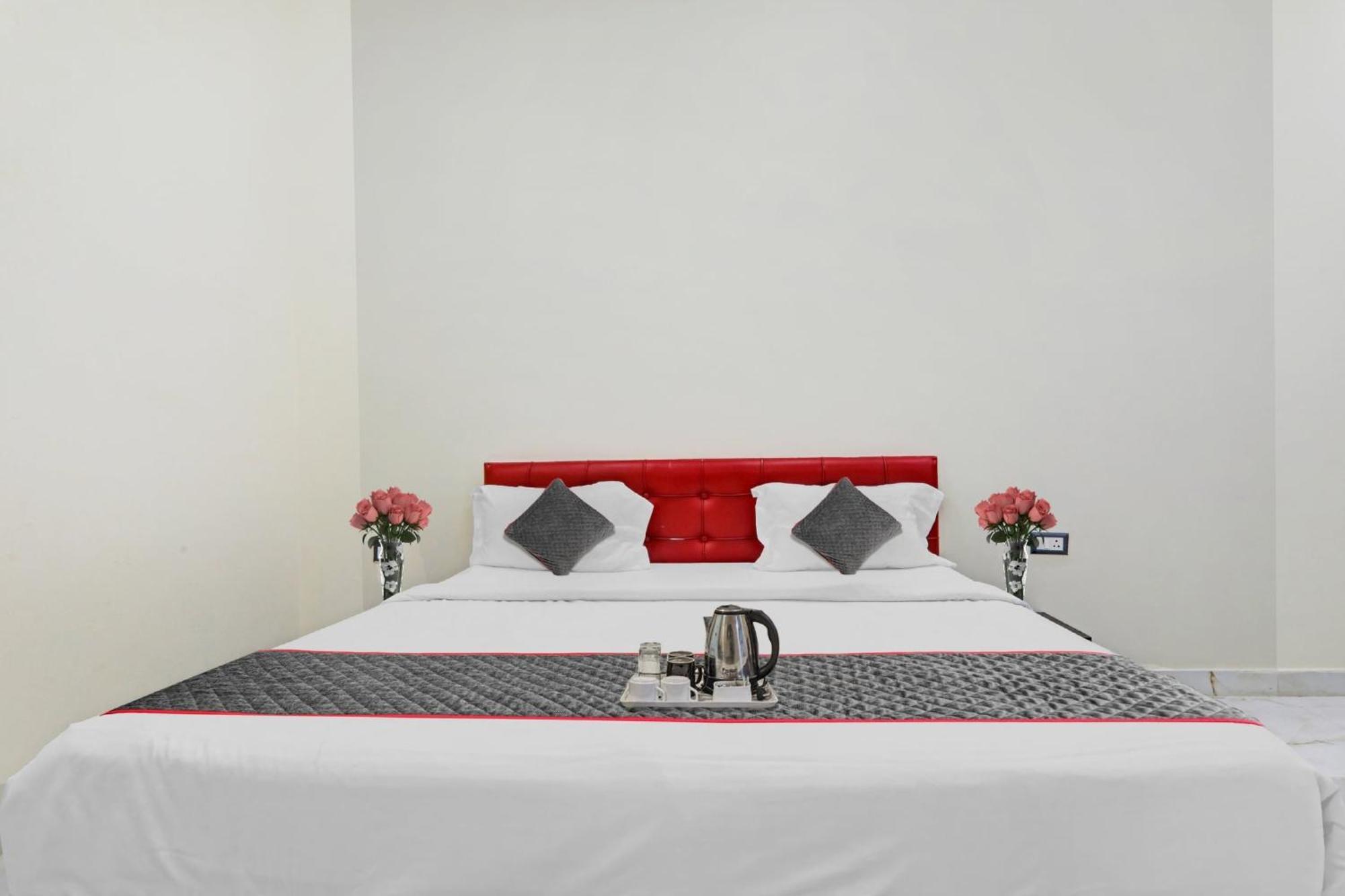 Townhouse Relax Inn Chinhat Εξωτερικό φωτογραφία