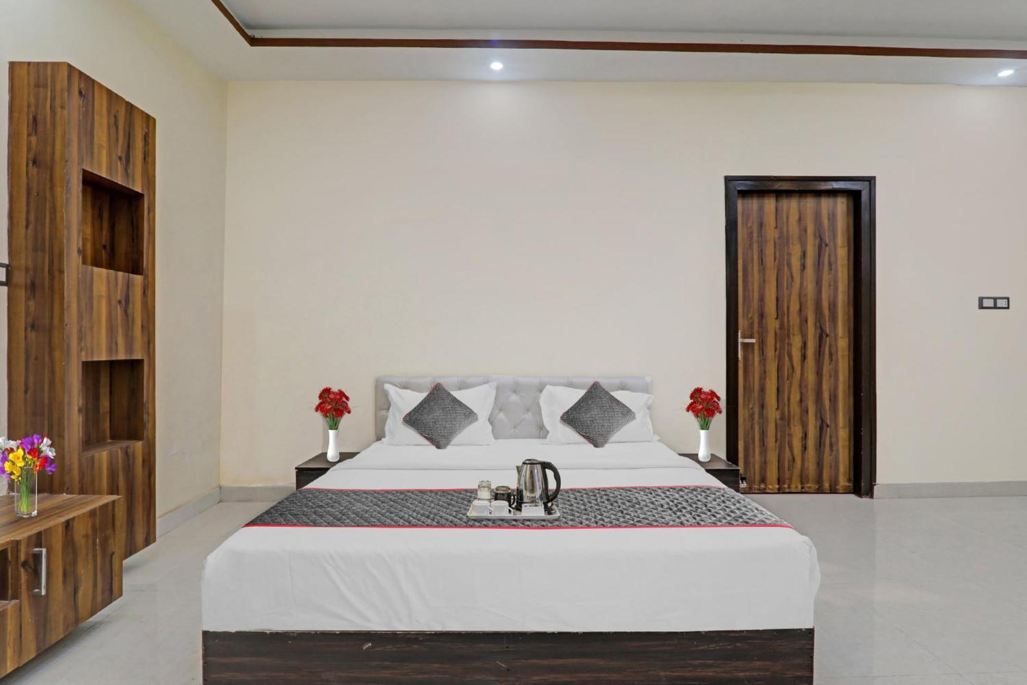 Townhouse Relax Inn Chinhat Εξωτερικό φωτογραφία