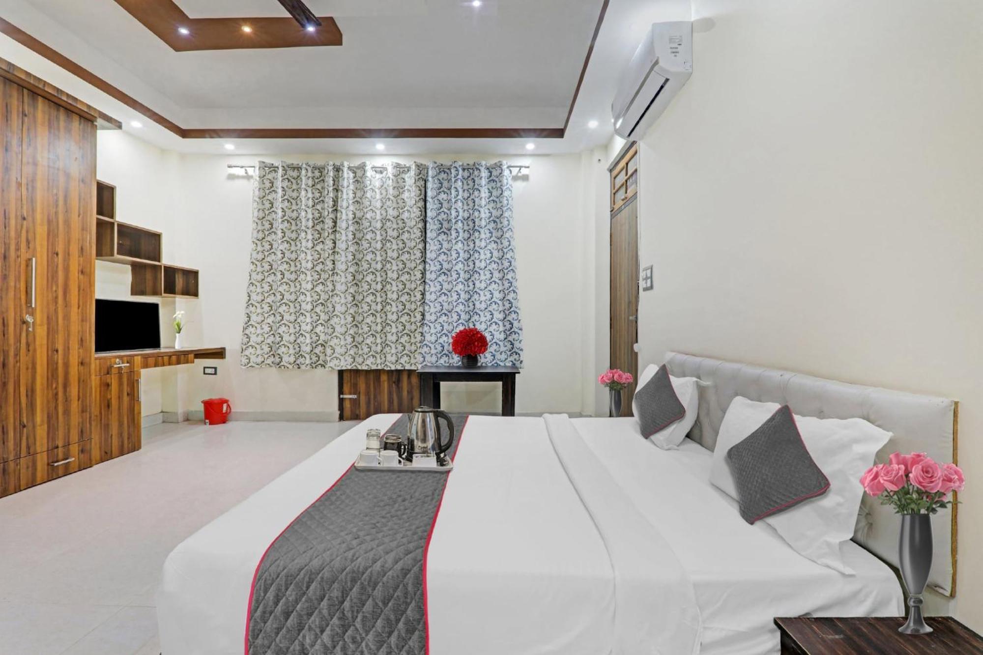 Townhouse Relax Inn Chinhat Εξωτερικό φωτογραφία