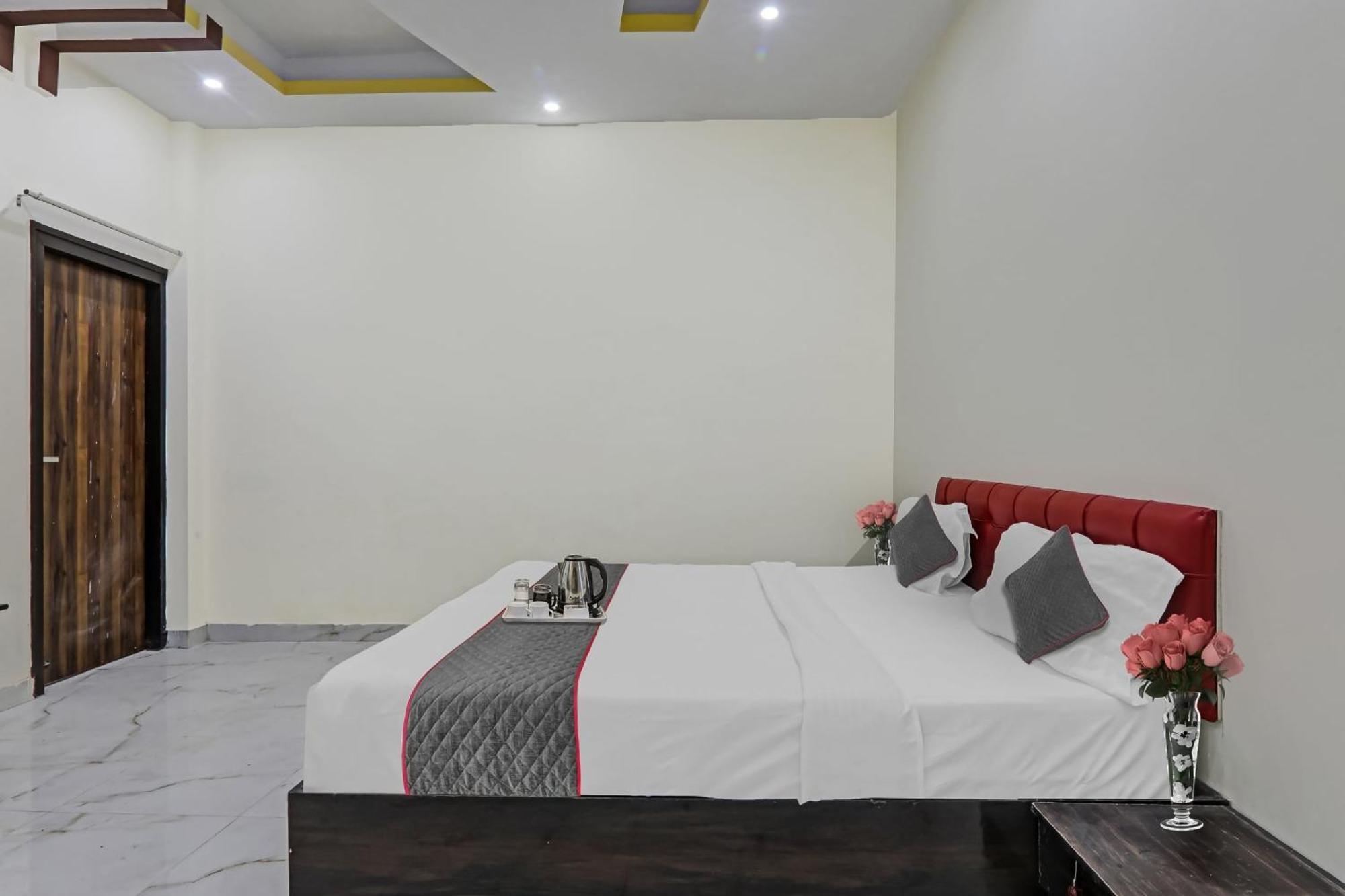 Townhouse Relax Inn Chinhat Εξωτερικό φωτογραφία