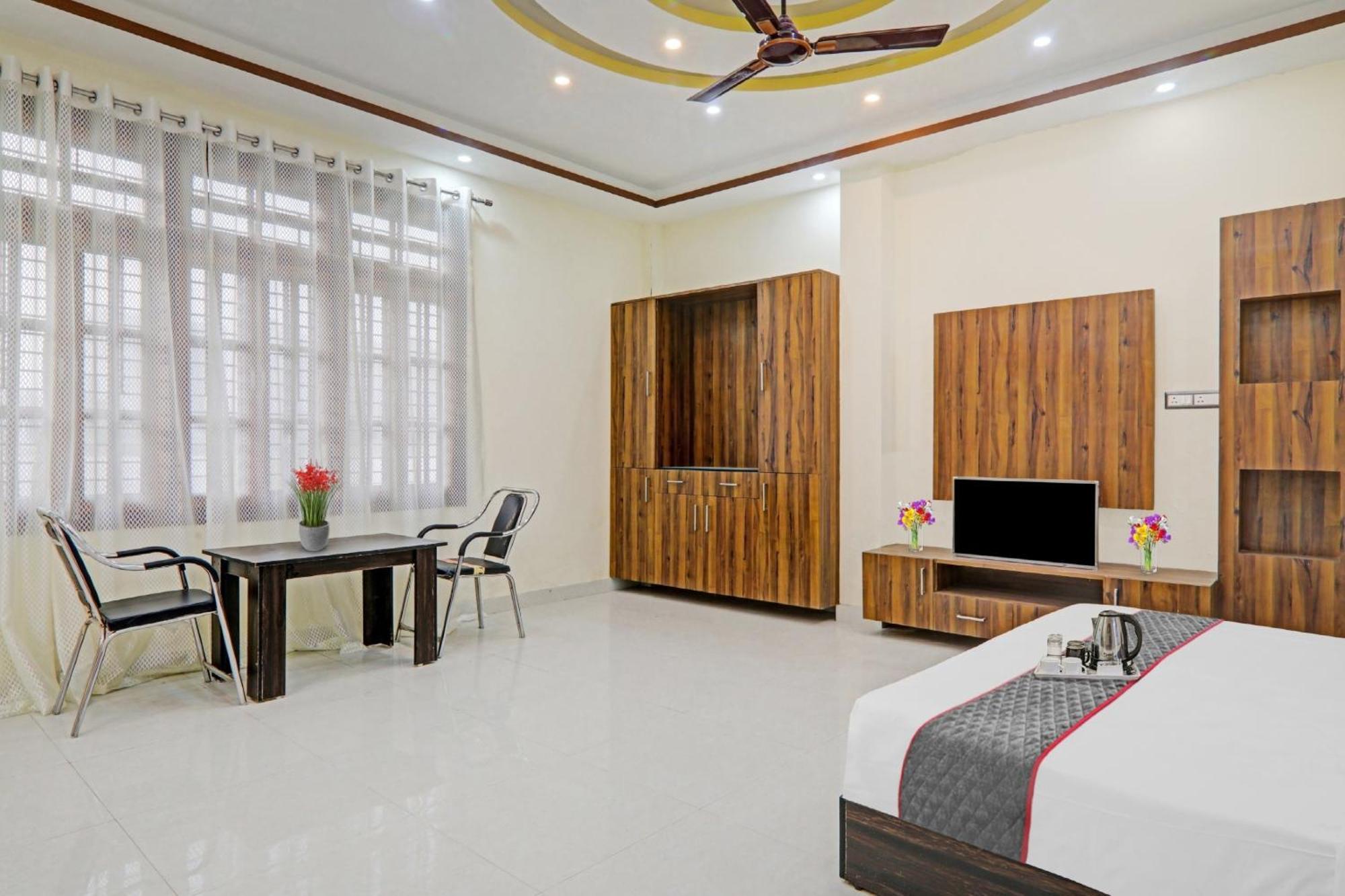 Townhouse Relax Inn Chinhat Εξωτερικό φωτογραφία