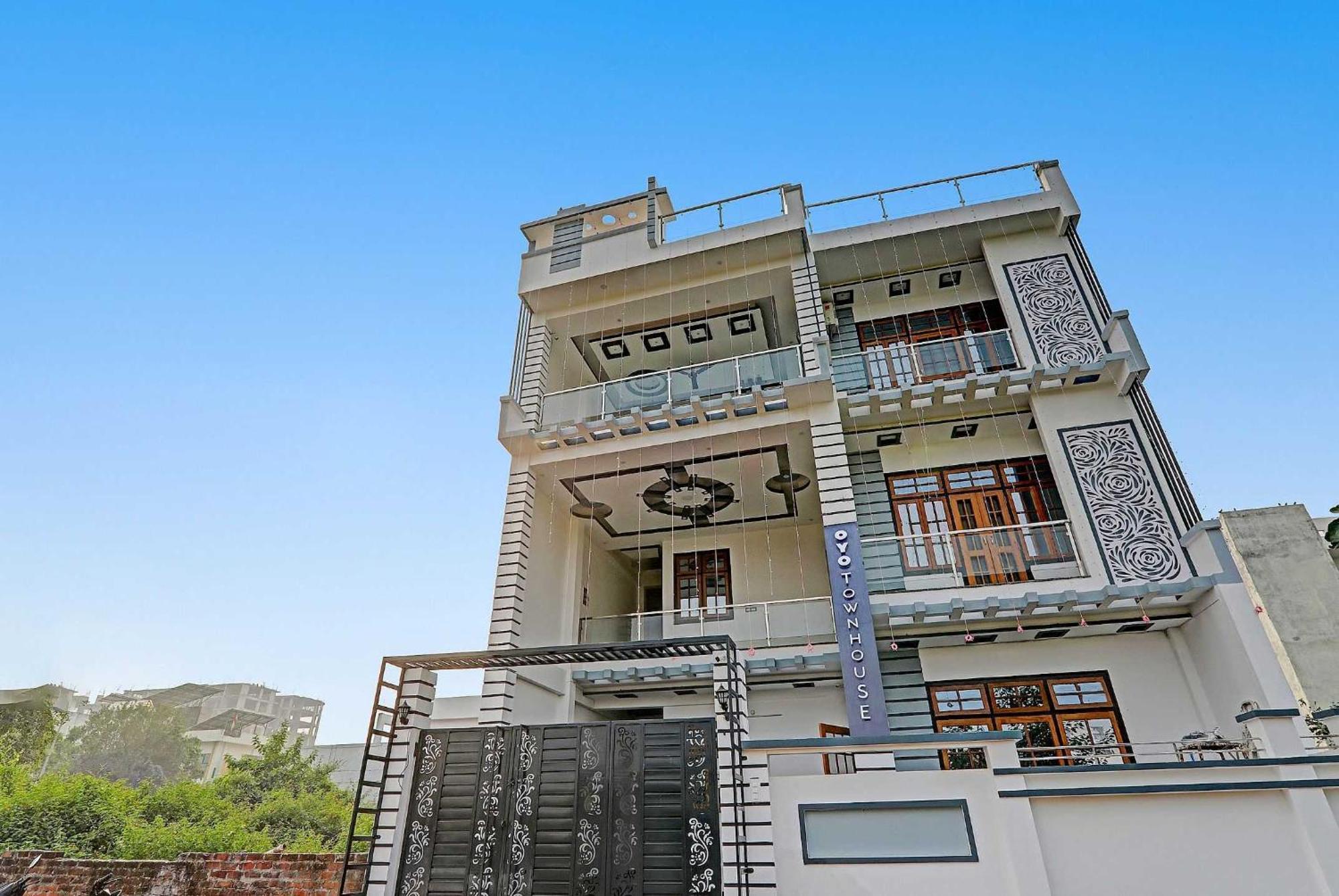 Townhouse Relax Inn Chinhat Εξωτερικό φωτογραφία