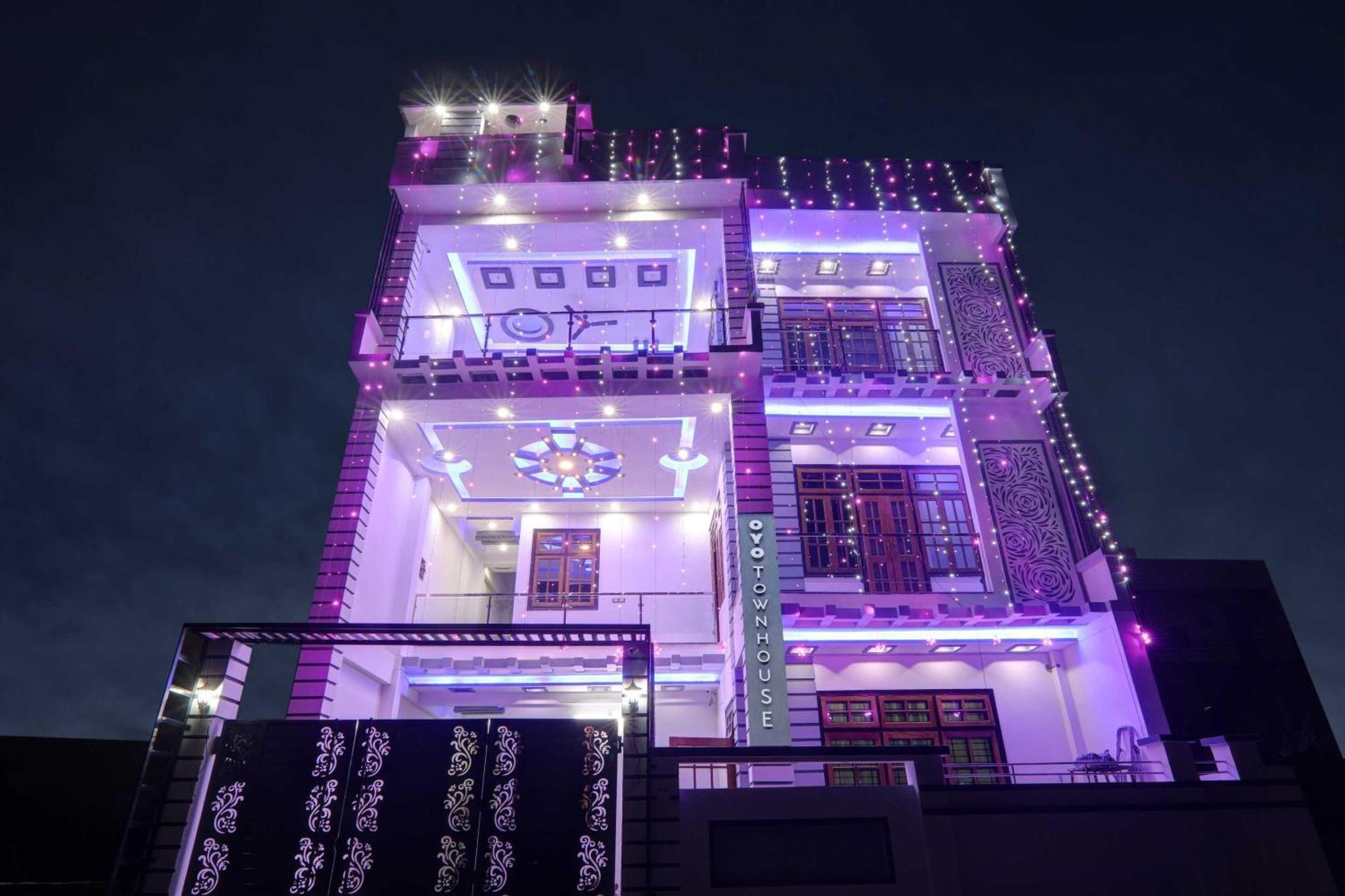 Townhouse Relax Inn Chinhat Εξωτερικό φωτογραφία