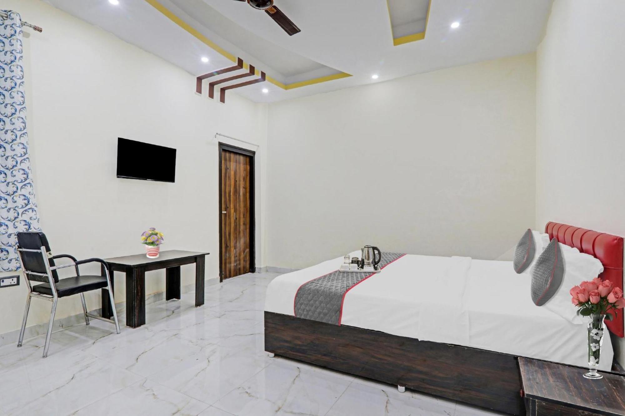 Townhouse Relax Inn Chinhat Εξωτερικό φωτογραφία